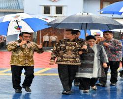 PRESIDEN JOKOWI DAN IBU IRIANA JEN