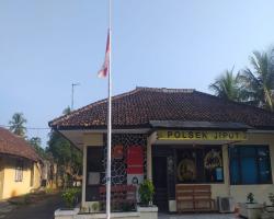 POLSEK JIPUT KIBARKAN BENDERA SETE