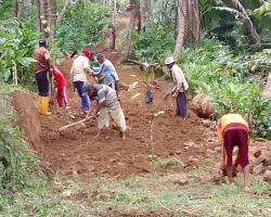 WARGA DUSUN SINDANGSARI  MEMBUKA  