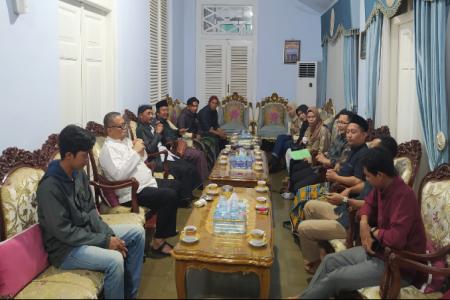 INDRA HARI PURNAMA DAN PEGIAT LITERASI