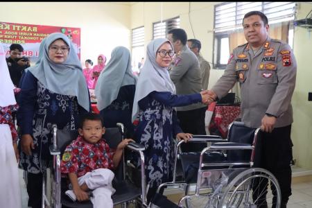 KAPOLRES KUNJUNGI ANAK DISABILITAS  SL