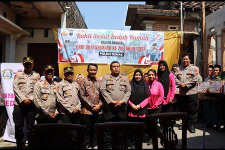 POLISI BEDAH RUMAH WARGA DEMAK KUR