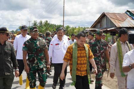 PANGDAM XII-TPR DAMPINGI MENTRI PE