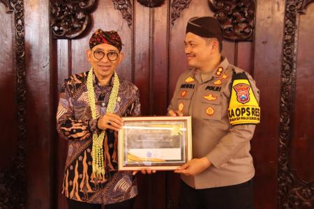 Kapolres Sumenep Terima Penghargaan da