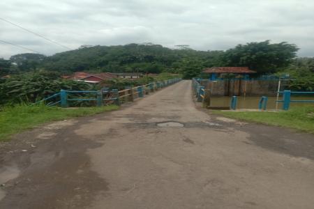 Jembatan Yang Sempit dan Memprihatinka