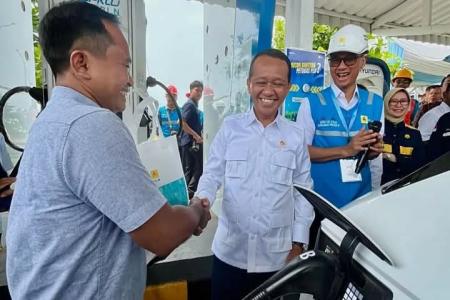 SAMBUT PEMUDIK MOBIL LISTRIK, DIRU
