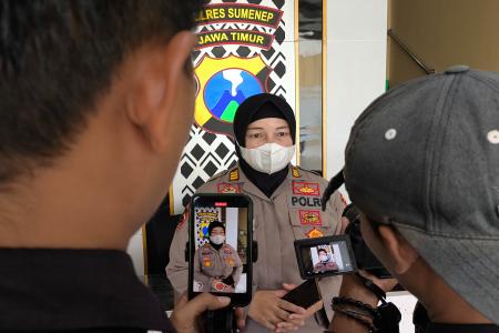 PRIA LANJUT USIA DI PAMOLOKAN DITE