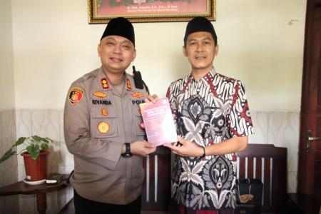 KAPOLRES SUMENEP JALIN SILATURAHMI