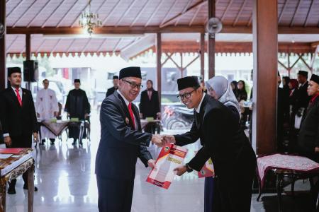 BUPATI BANYUMAS LANTIK 49 PEJABAT 