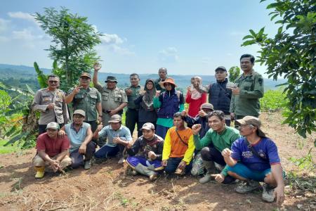 EDUKASI MASYARAKAT LEWAT SOSIALISASI A