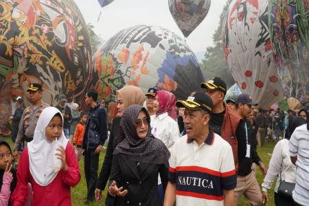 BALON UDARA JADI IDENTITAS WONSOBO WAKIL WALI KOTA TEGAL Tazkiyatul Mu