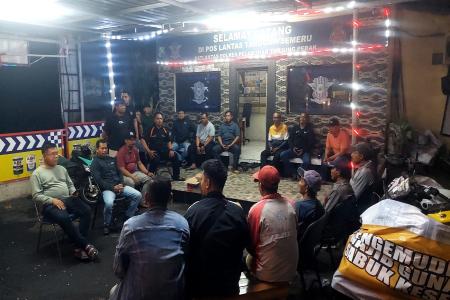 Warga dan Polres Pelabuhan Tanjungpera