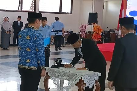 Sumpah Jabatan ASN Wabup Asep Ismail T