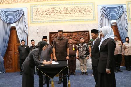 Lantik Pejabat Eselon 2 Ratu Zakiyah T