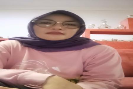 Seorang Pempuan Menyuarakan Kecewa Ter