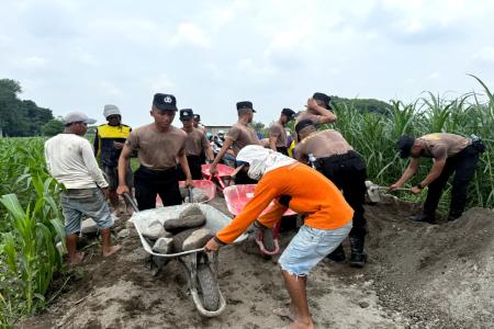 Siswa Diktukba SPN Polda Jatim Beri Ma