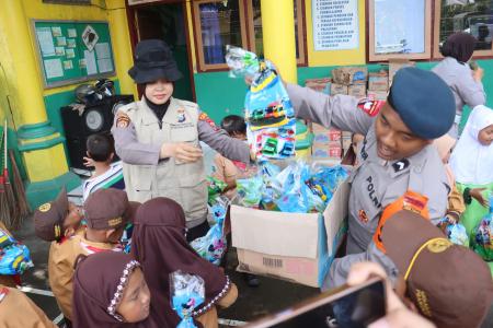 POLISI GELAR TRAUMA HEALING DAN BE