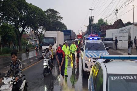 PROYEK PENGERUKAN SUNGAI MENIMBULK