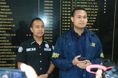 POLRES GRESIK BONGKAR APLIKASI GOM